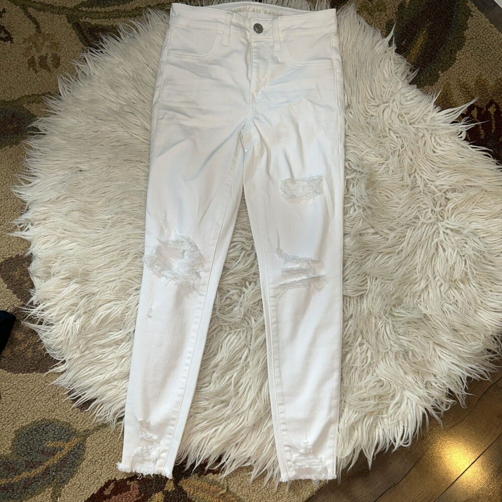 Size 2 short American Eagle next Level Stretch White Distressed Skinny Jeans